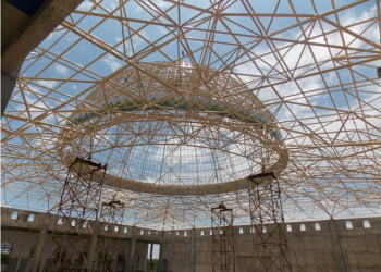 Konstruksi rangka ruang atau space frame baja pada kubah Masjid An Nubuwwah Lampung
