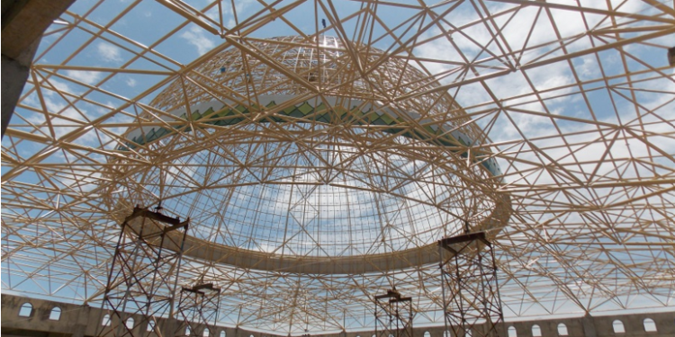 Konstruksi rangka ruang atau space frame baja pada kubah Masjid An Nubuwwah Lampung