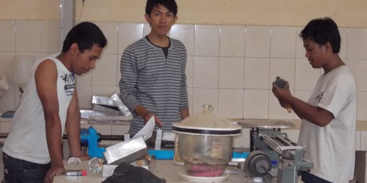tim-teknis-cv-seandanan-teknik-uji-laboratorium-tanah-sukadana
