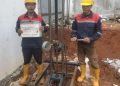 Pelaksanaan uji sondir CPT titik TS 03 oleh tim teknisi geoteknik untuk analisis daya dukung pondasi di Meruya, Jakarta Barat.