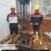 Pelaksanaan uji sondir CPT titik TS 03 oleh tim teknisi geoteknik untuk analisis daya dukung pondasi di Meruya, Jakarta Barat.