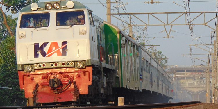 Megaproyek Kereta Api Trans Kalimantan 2.772 KM: Menakar Kekuatan Tiang Pancang di Atas Lahan Gambut