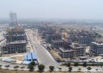 Foto udara kawasan proyek pembangunan gedung di Lahan Hibah Meikarta Cikarang Bekasi.