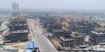 Foto udara kawasan proyek pembangunan gedung di Lahan Hibah Meikarta Cikarang Bekasi.