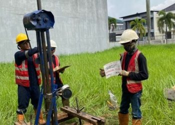 Tim jasa sondir Tangerang melakukan pengujian tanah Titik 01 untuk pondasi rumah di Modernland Cikokol