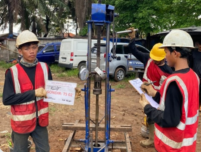 Penyelidikan tanah Tangerang pada titik TS 02 untuk analisis daya dukung pondasi bangunan di Sukamantri Pasar Kemis